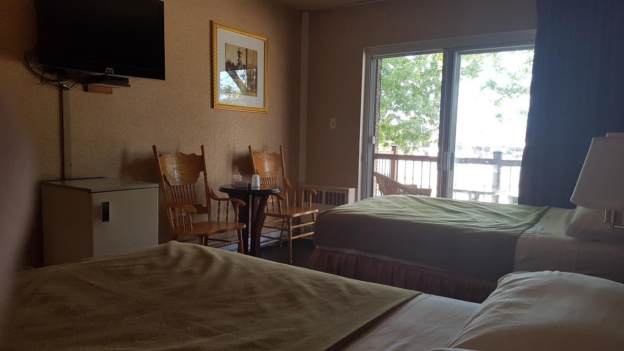 Chomedey Inn Laval Exterior photo